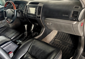 Подержанный автомобиль Toyota Land Cruiser Prado 2008 года (9 фото)