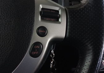Подержанный автомобиль Nissan X-Trail 2011 года (17 фото)