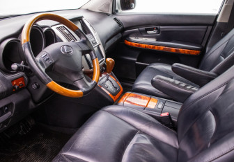 Подержанный автомобиль Lexus RX 2004 года (10 фото)