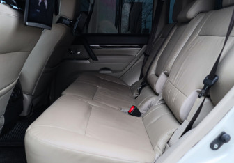 Подержанный автомобиль Mitsubishi Pajero 2019 года (8 фото)