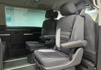 Подержанный автомобиль Volkswagen Multivan 2013 года (11 фото)