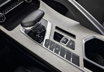 Подержанный автомобиль Geely Coolray 2023 года (21 фото)