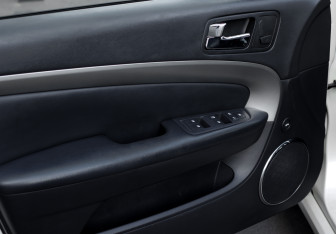 Подержанный автомобиль Chevrolet Epica 2011 года (27 фото)