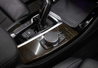 Подержанный автомобиль BMW X4 2020 года (19 фото)
