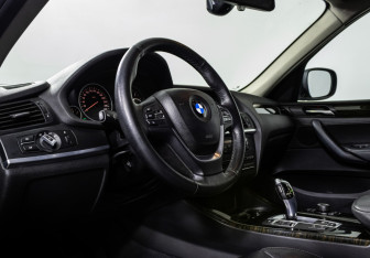 Подержанный автомобиль BMW X3 2013 года (10 фото)