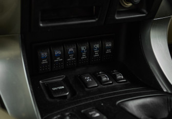 Подержанный автомобиль Toyota Land Cruiser Prado 2005 года (23 фото)