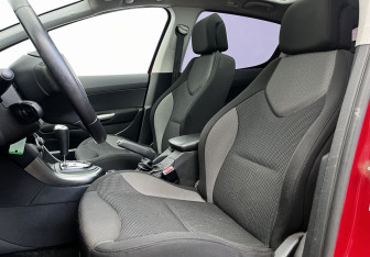 Подержанный автомобиль Peugeot 308 Hatchback 2009 года (10 фото)