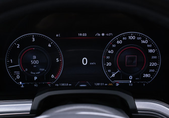 Подержанный автомобиль Volkswagen Touareg 2019 года (11 фото)