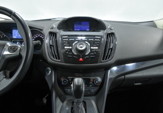 Подержанный автомобиль Ford Kuga 2014 года (7 фото)