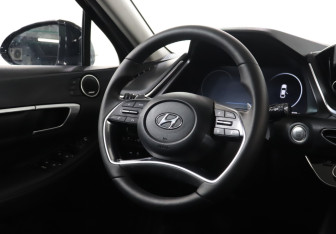 Подержанный автомобиль Hyundai Sonata 2021 года (15 фото)