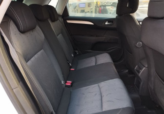 Подержанный автомобиль Citroen C4 Hatchback 2012 года (11 фото)