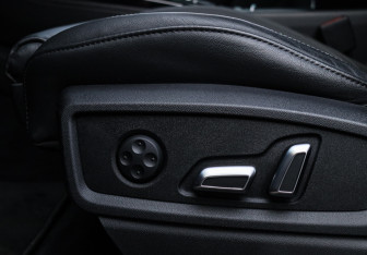 Подержанный автомобиль Audi Q5 2023 года (17 фото)