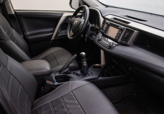 Подержанный автомобиль Toyota RAV4 2013 года (9 фото)