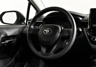 Подержанный автомобиль Toyota Corolla Sedan 2019 года (12 фото)