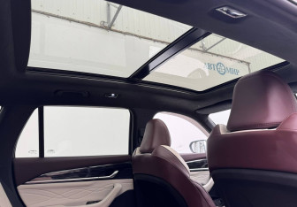 Подержанный автомобиль Geely Monjaro 2023 года (12 фото)