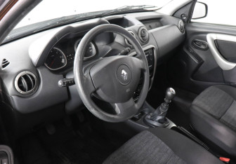 Подержанный автомобиль Renault Duster 2014 года (5 фото)