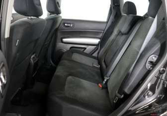 Подержанный автомобиль Nissan X-Trail 2013 года (16 фото)