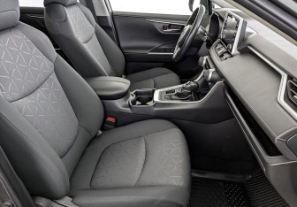 Подержанный автомобиль Toyota RAV4 2020 года (24 фото)