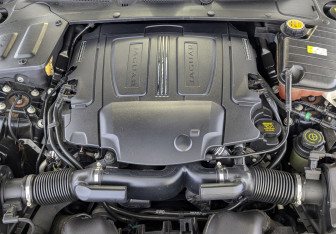 Подержанный автомобиль Jaguar XJ 2017 года (9 фото)