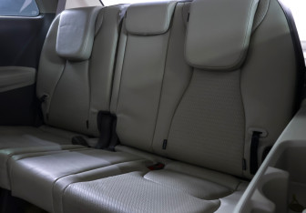 Подержанный автомобиль Kia Carnival 2023 года (11 фото)