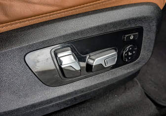 Подержанный автомобиль BMW X7 2021 года (27 фото)