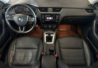 Подержанный автомобиль Skoda Octavia Liftback 2016 года (9 фото)