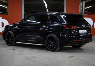 Подержанный автомобиль Volkswagen Touareg 2020 года (7 фото)