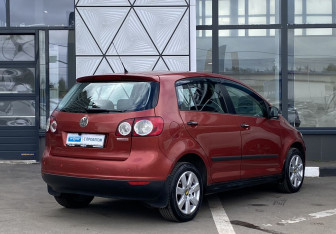 Подержанный автомобиль Volkswagen Golf Plus 2008 года (5 фото)