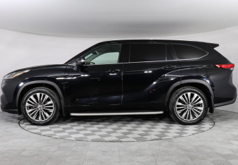 Подержанный автомобиль Toyota Highlander 2021 года (8 фото)