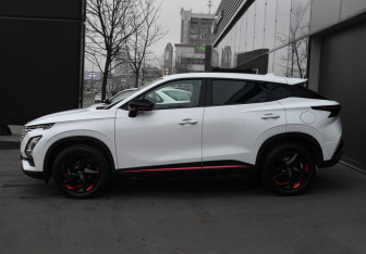 Подержанный автомобиль Omoda C5 2023 года (8 фото)