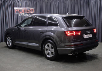 Подержанный автомобиль Audi Q7 2018 года (7 фото)