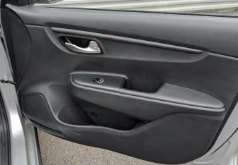 Подержанный автомобиль Kia Rio Hatchback 2021 года (21 фото)