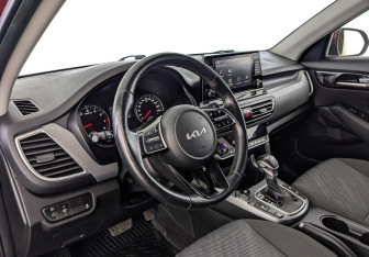 Подержанный автомобиль Kia Seltos 2022 года (16 фото)