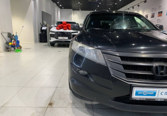Подержанный автомобиль Honda Crosstour 2012 года (9 фото)