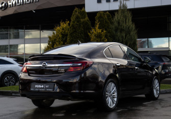 Подержанный автомобиль Opel Insignia Liftback 2014 года (3 фото)