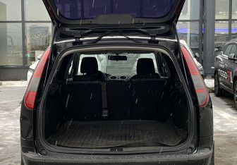 Подержанный автомобиль Ford Focus Wagon 2006 года (9 фото)