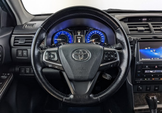 Подержанный автомобиль Toyota Camry Sedan 2015 года (21 фото)