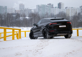 Подержанный автомобиль Lamborghini Urus 2023 года (16 фото)