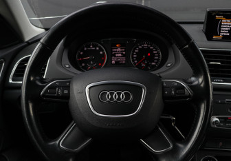 Подержанный автомобиль Audi Q3 2015 года (21 фото)