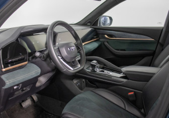 Подержанный автомобиль Geely Monjaro 2023 года (10 фото)