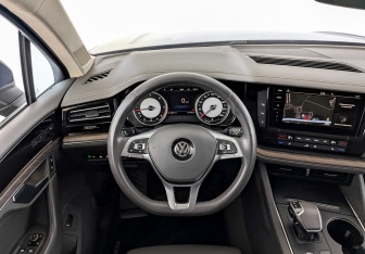 Подержанный автомобиль Volkswagen Touareg 2018 года (23 фото)