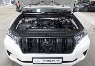 Подержанный автомобиль Toyota Land Cruiser Prado 2021 года (9 фото)