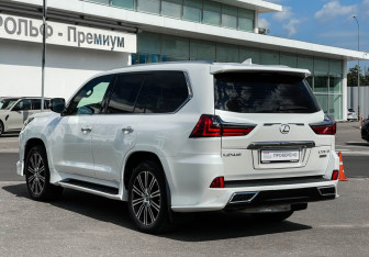 Подержанный автомобиль Lexus LX 2020 года (7 фото)