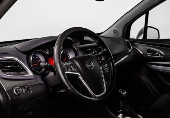 Подержанный автомобиль Opel Mokka 2013 года (12 фото)