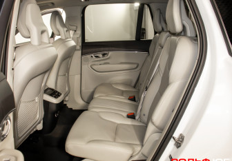 Подержанный автомобиль Volvo XC90 2019 года (10 фото)
