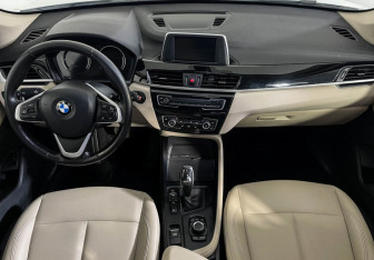 Подержанный автомобиль BMW X1 2019 года (11 фото)