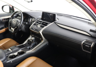 Подержанный автомобиль Lexus NX 2018 года (9 фото)