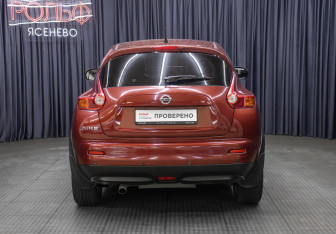 Подержанный автомобиль Nissan Juke 2011 года (6 фото)