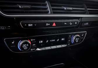 Подержанный автомобиль Audi Q7 2018 года (25 фото)