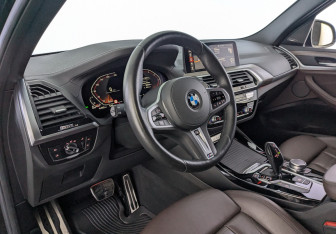 Подержанный автомобиль BMW X3 2020 года (22 фото)